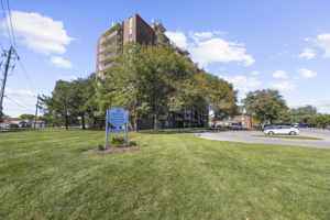 featured image of 805 Grand Ave W