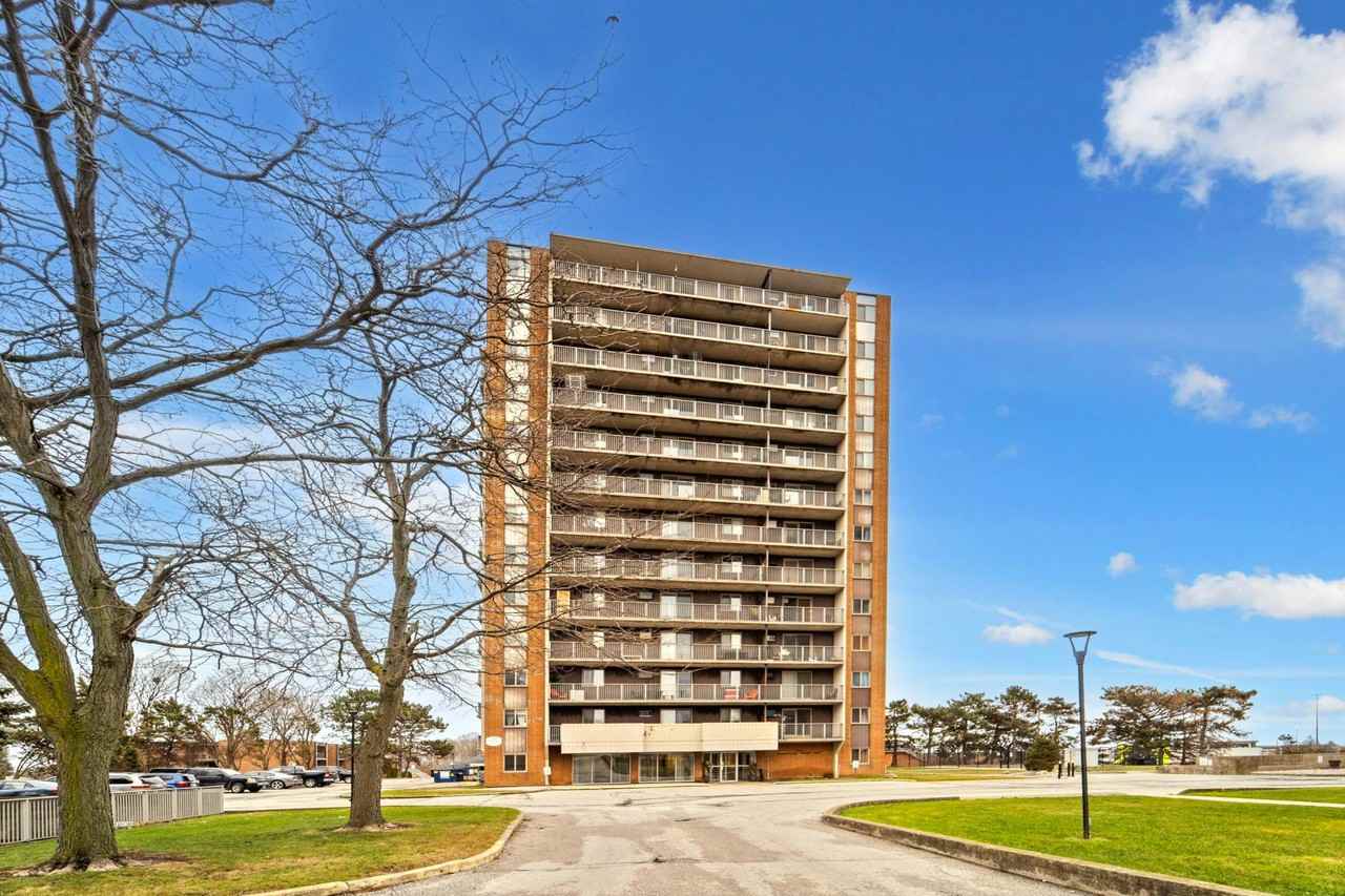 Leamington Towers Apartments - Photo 3 of 26