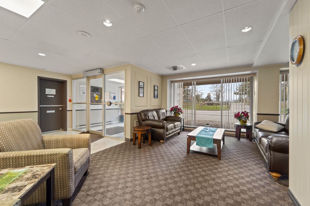 Leamington Towers Apartments - Photo 6 of 26