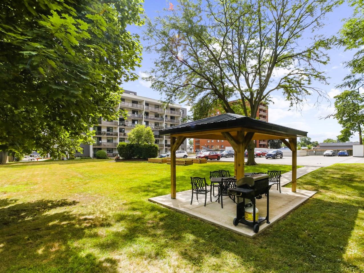 The Brighton Apartments - Photo 4 of 24