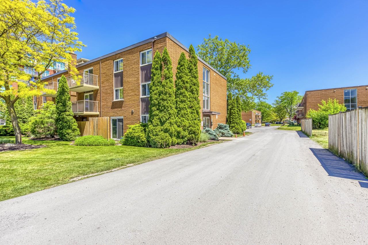 Henley & Cypress Gardens Apartments - Photo 4 of 26