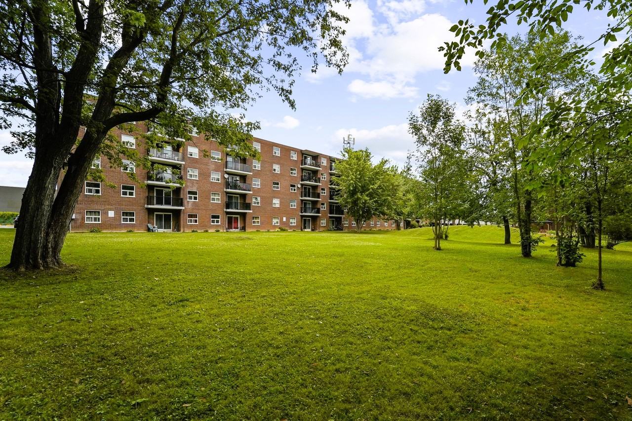 Town and Country Apartments - Photo 4 of 20