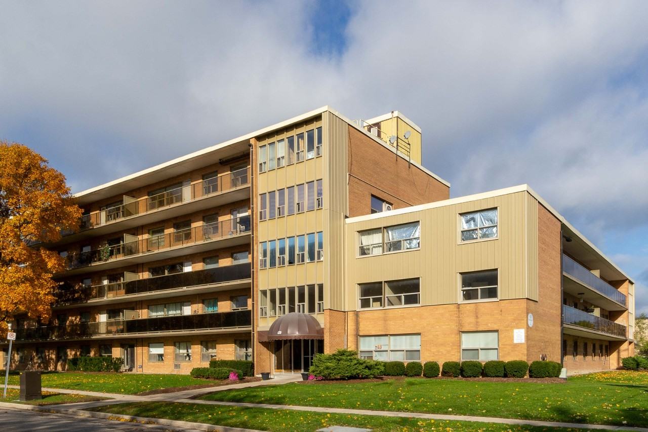 Bryn Mawr Apartments - Photo 4 of 21