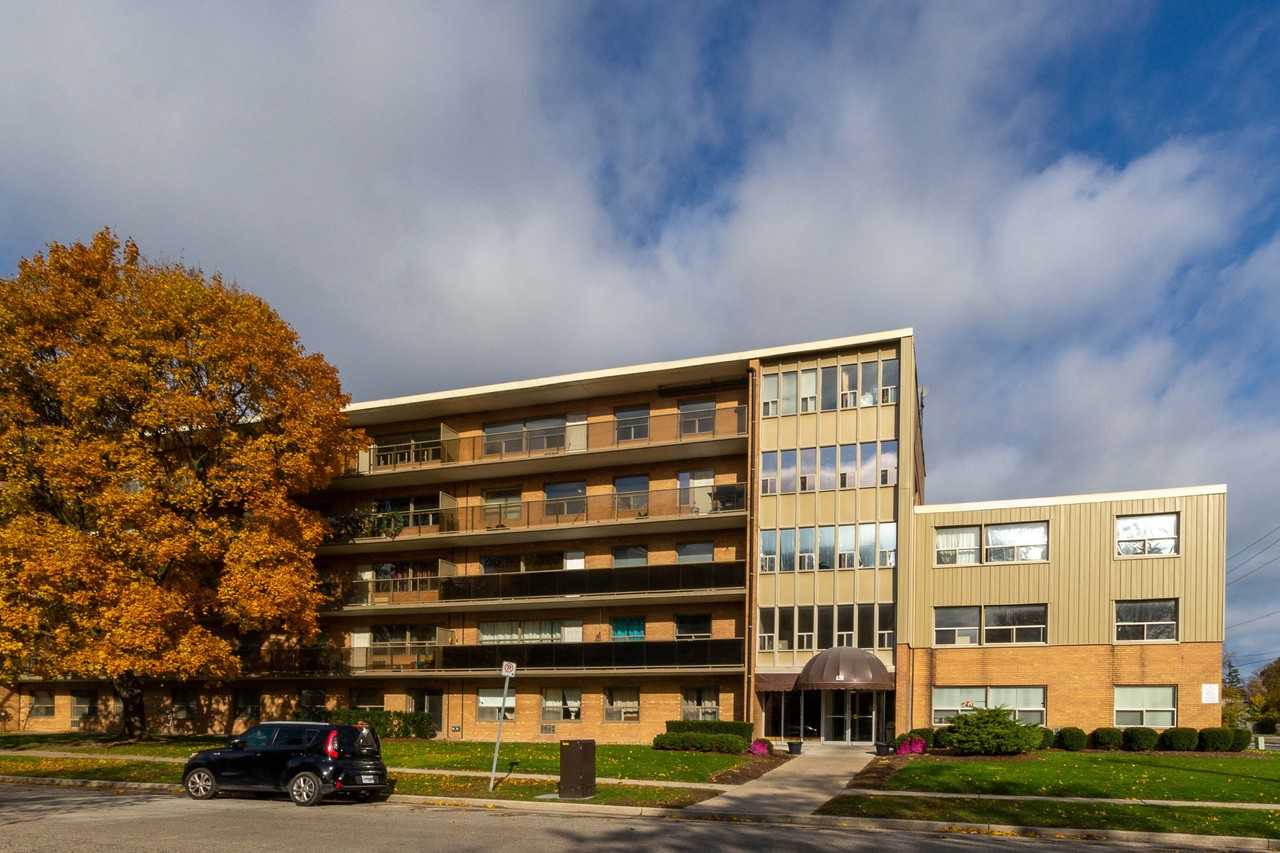Bryn Mawr Apartments - Photo 5 of 21