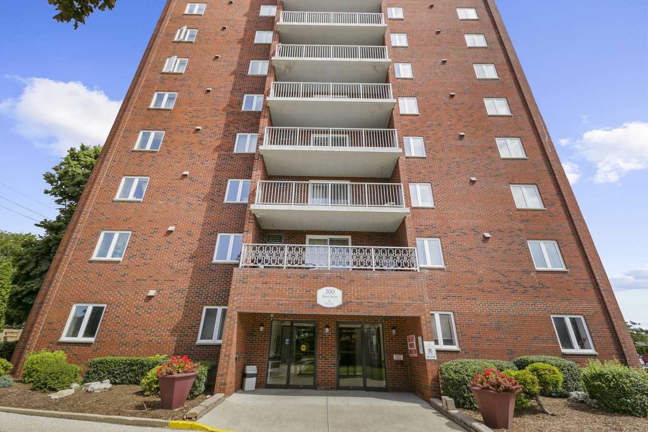 Bella Vista Apartments - Photo 2 of 29