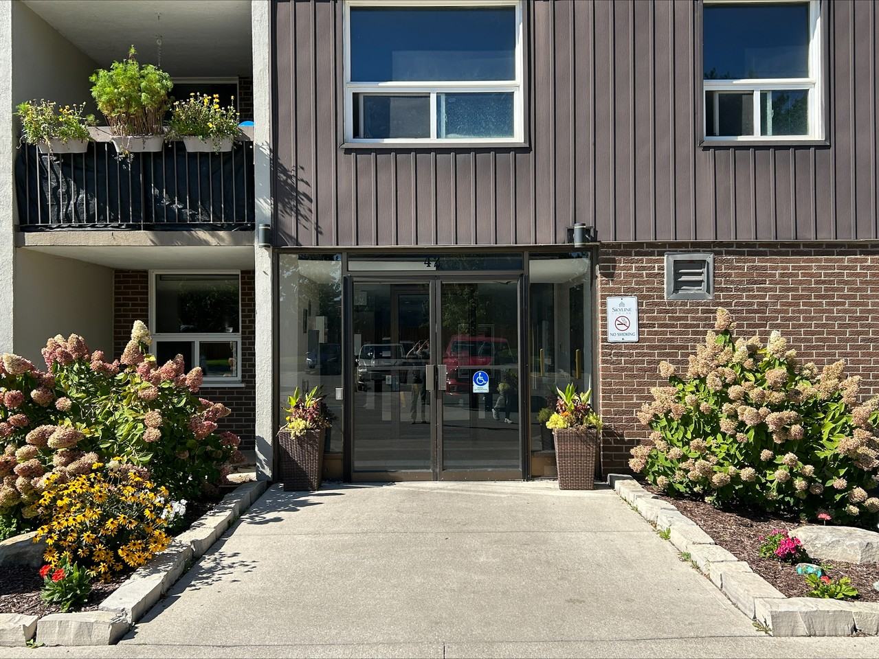 Campbell Court Apartments - Photo 3 of 24