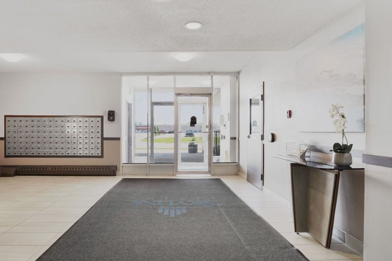 Doral Tower Apartments - Photo 5 of 26