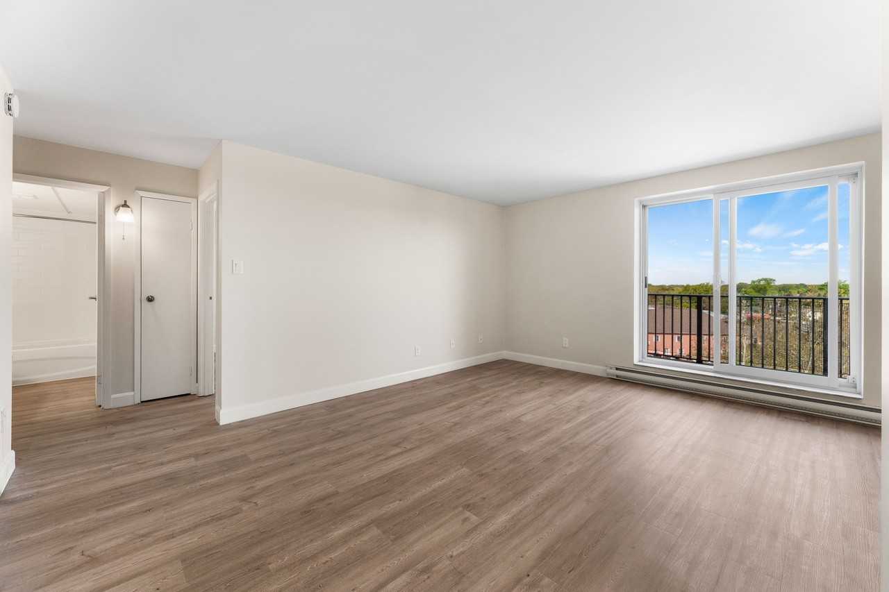 Thames Park Tower Apartments - Photo 7 of 19