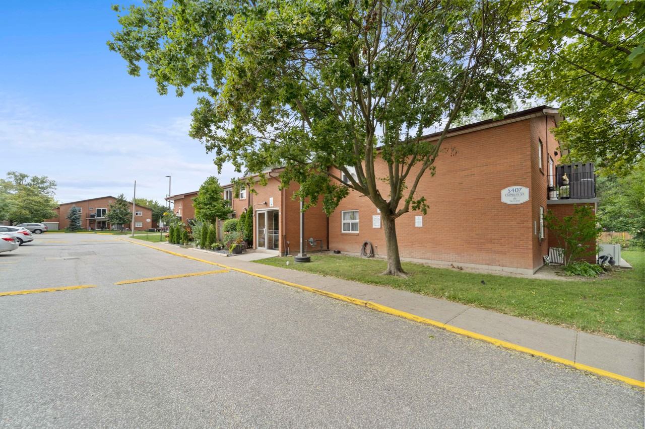 Empress Court Apartments - Photo 6 of 23