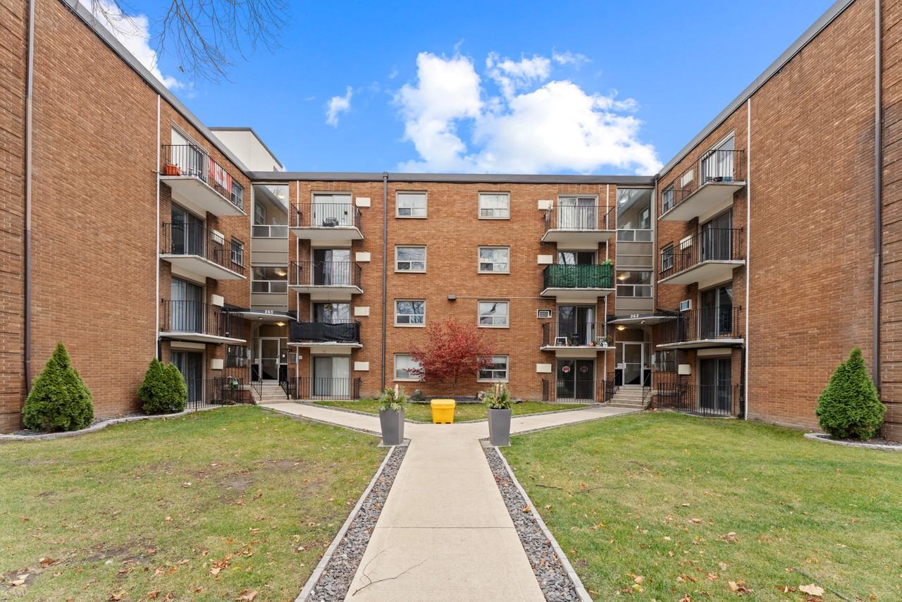 Randal Court Apartments - Photo 2 of 22