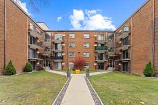 Randal Court Apartments - Photo 1 of 1