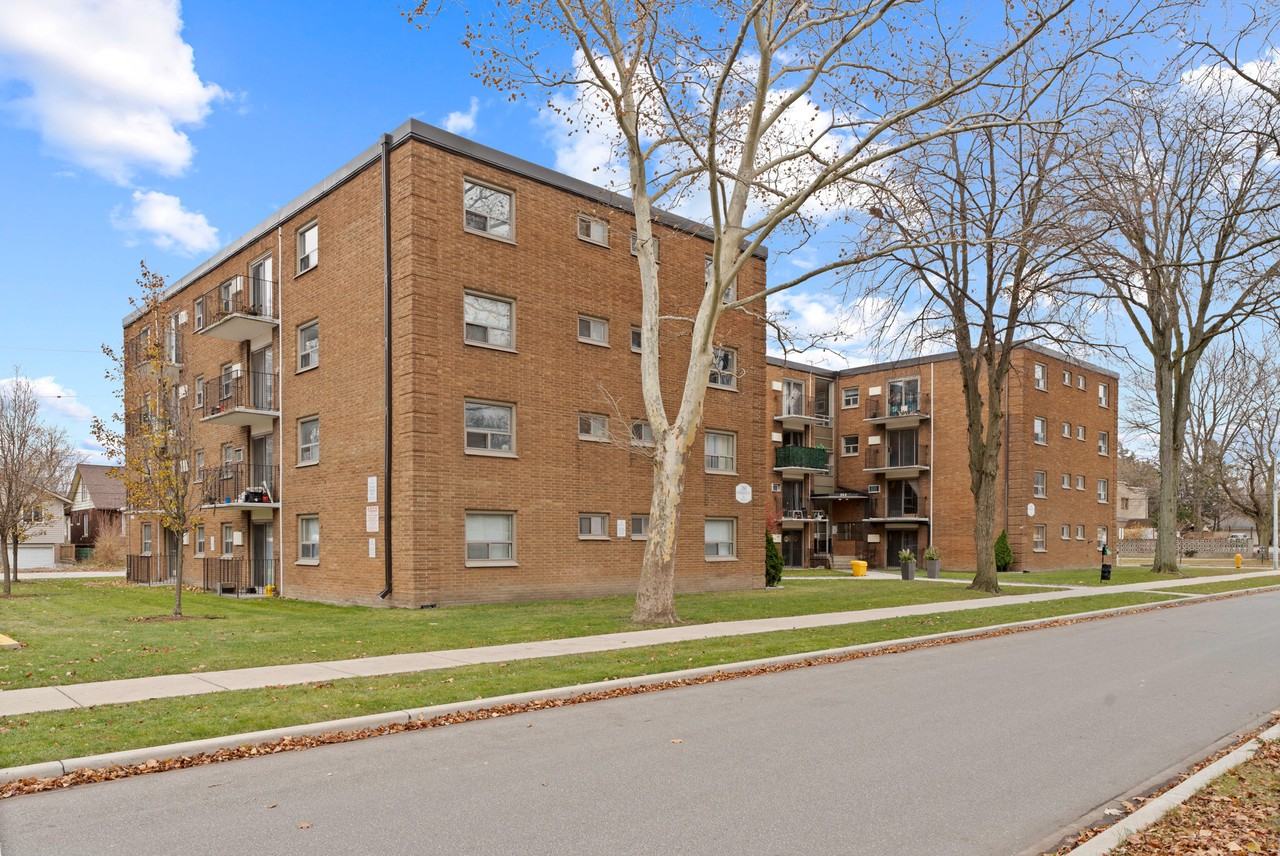 Randal Court Apartments - Photo 5 of 22