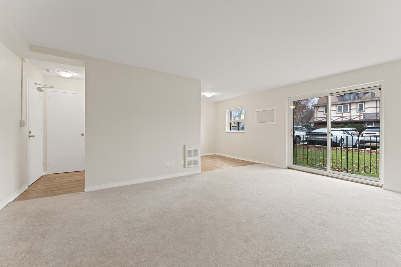 Randal Court Apartments - Photo 7 of 22