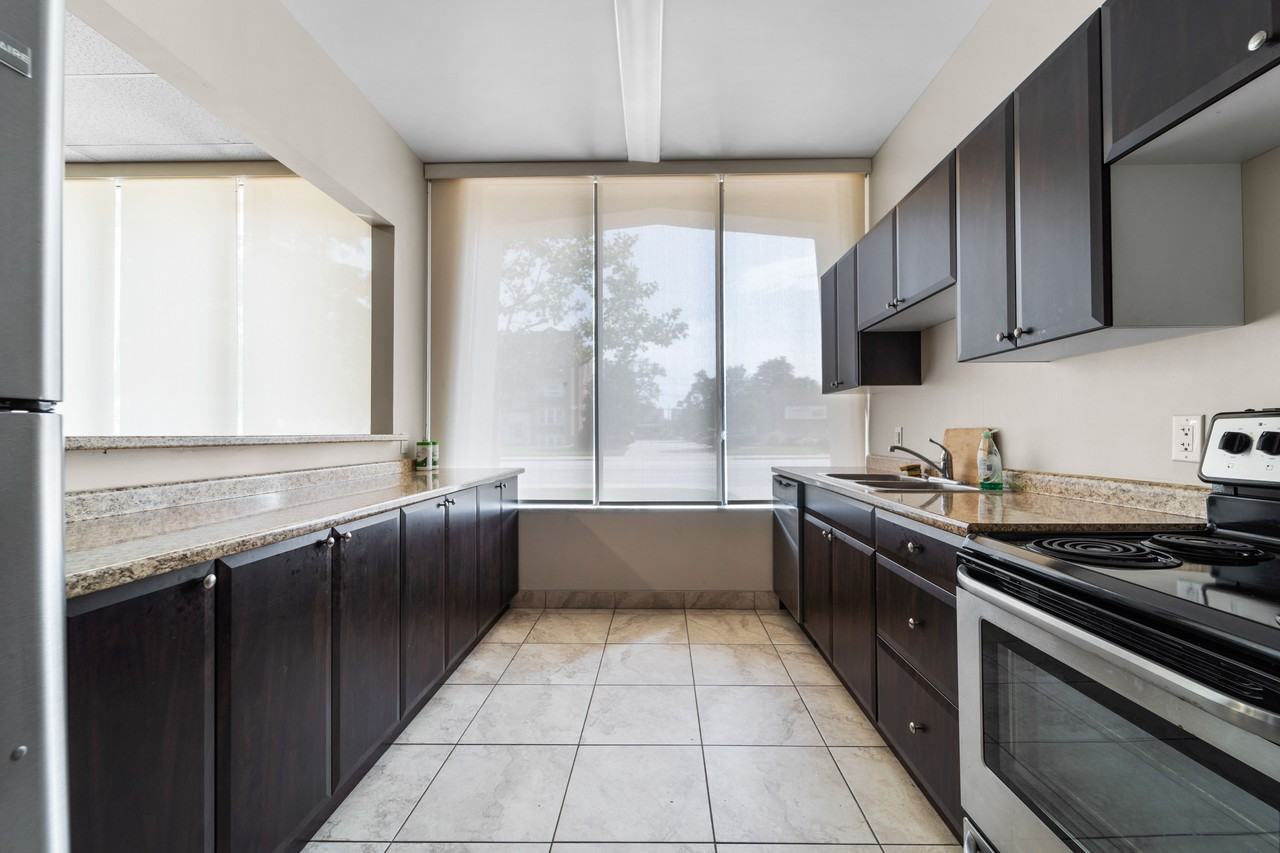 Regency Colonade Apartments - Photo 7 of 24