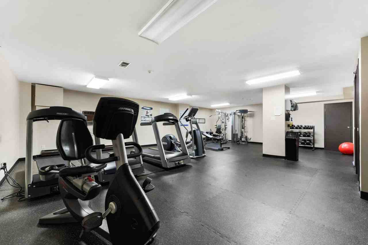 Regency Colonade Apartments - Photo 7 of 23