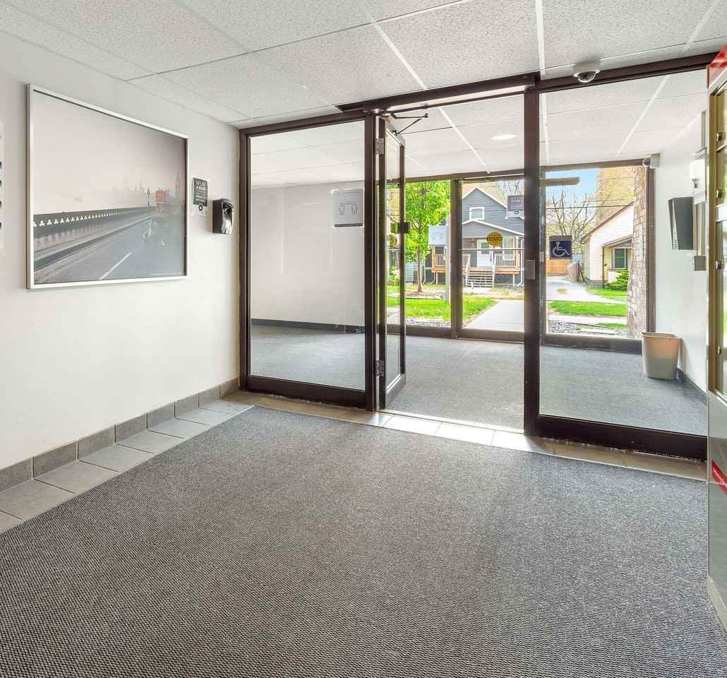 Sandilands Tower Apartments - Photo 4 of 20