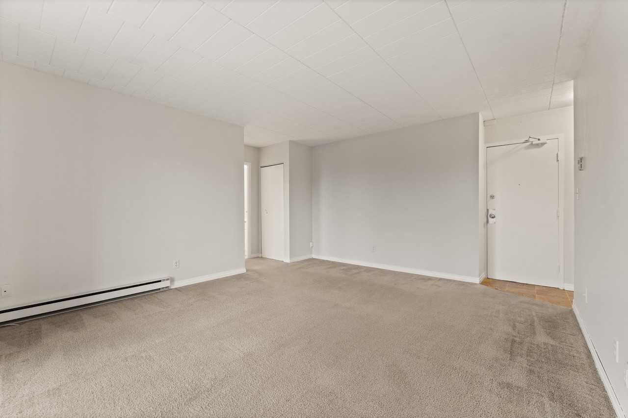 Sandilands Tower Apartments - Photo 7 of 20