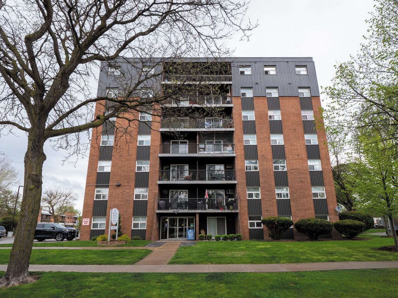 Karita Tower Apartments - Photo 2 of 18