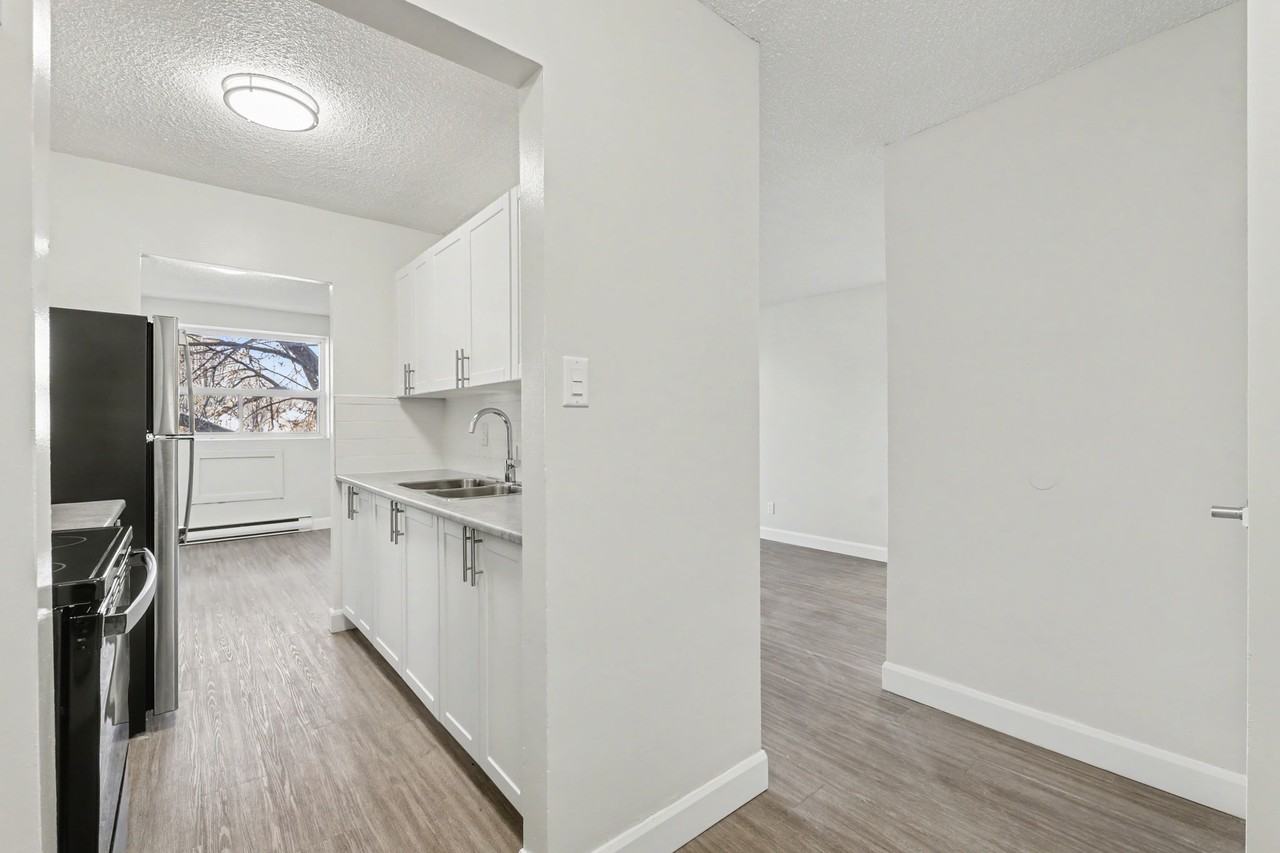 Mapleview Manor Apartments - Photo 6 of 30