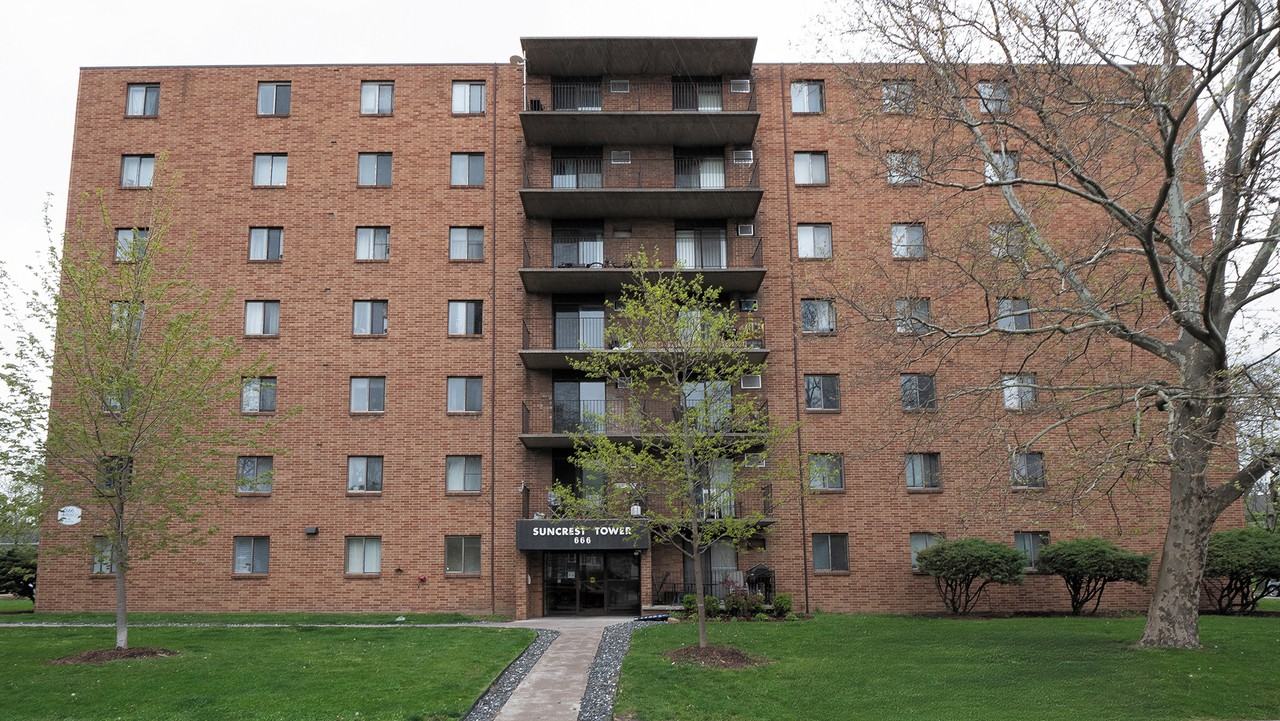 Sun Crest Tower Apartments - Photo 3 of 19