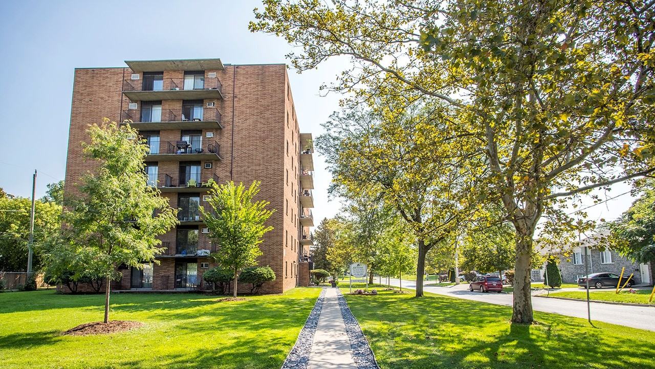 Sun Crest Tower Apartments - Photo 4 of 19