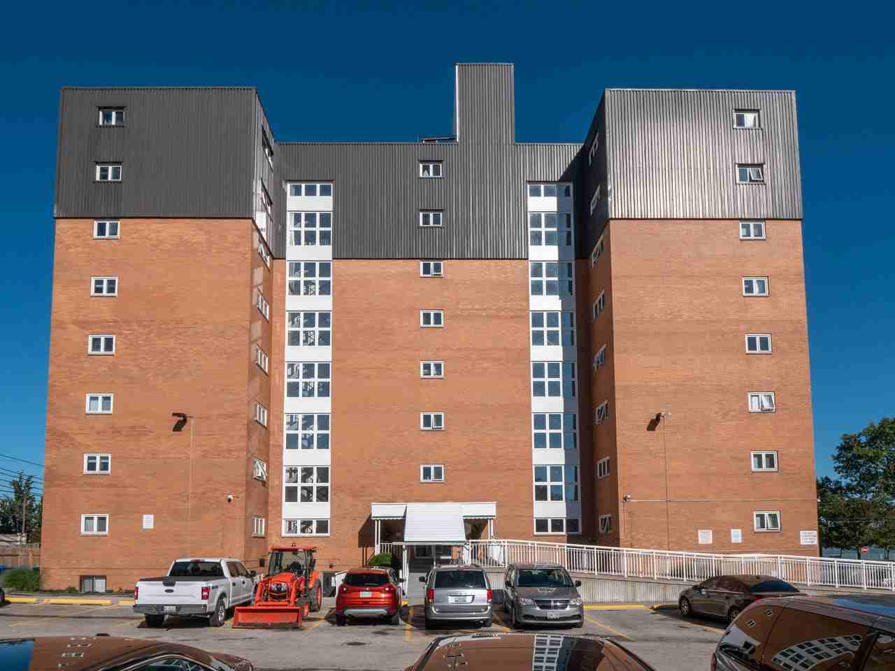 Buckingham Tower Apartments - Photo 4 of 21