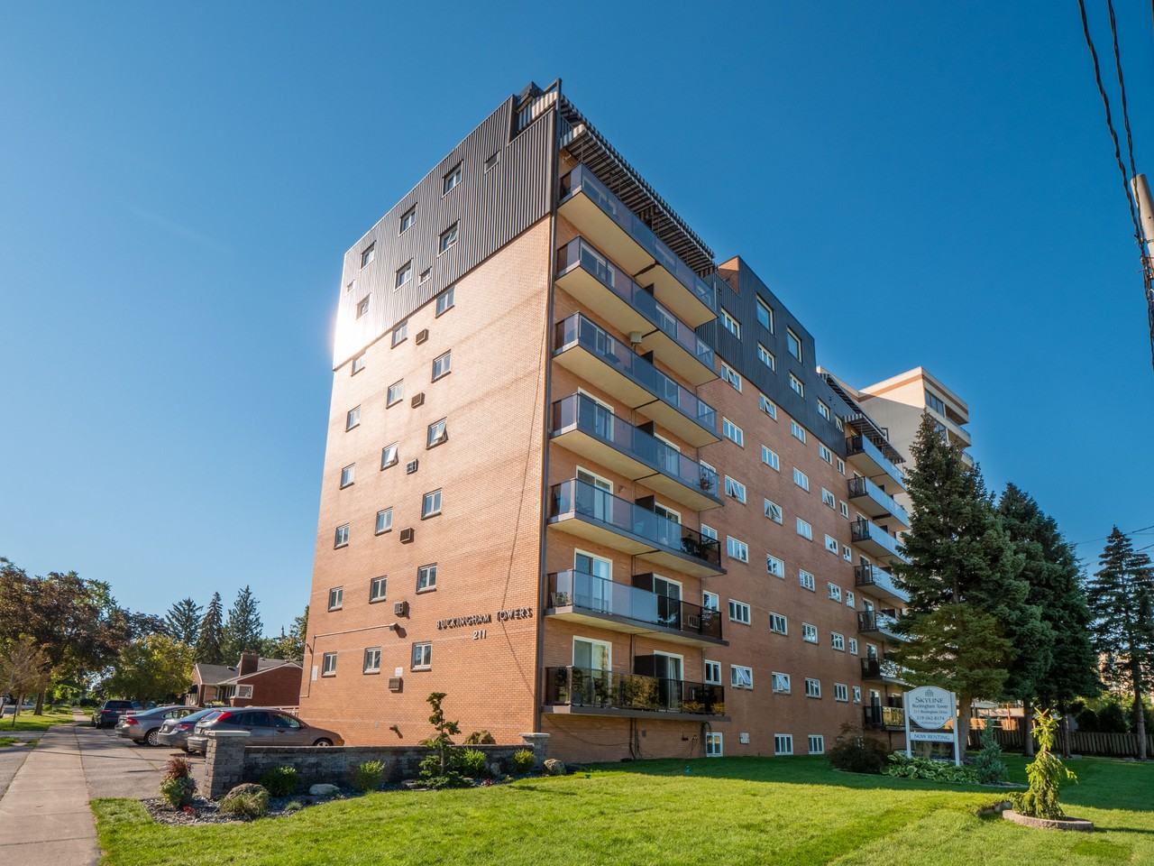 Buckingham Tower Apartments - Photo 5 of 21