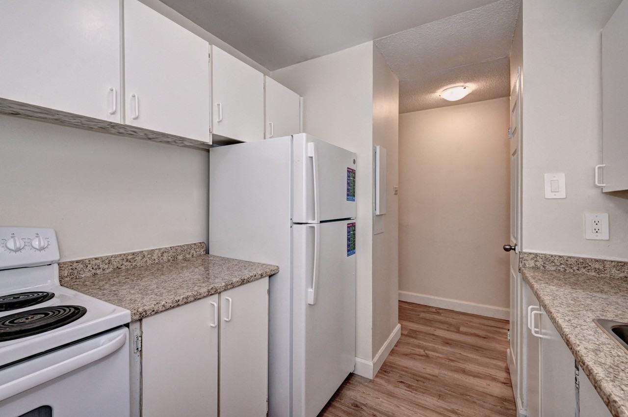 Westport Towers Apartments - Photo 7 of 18