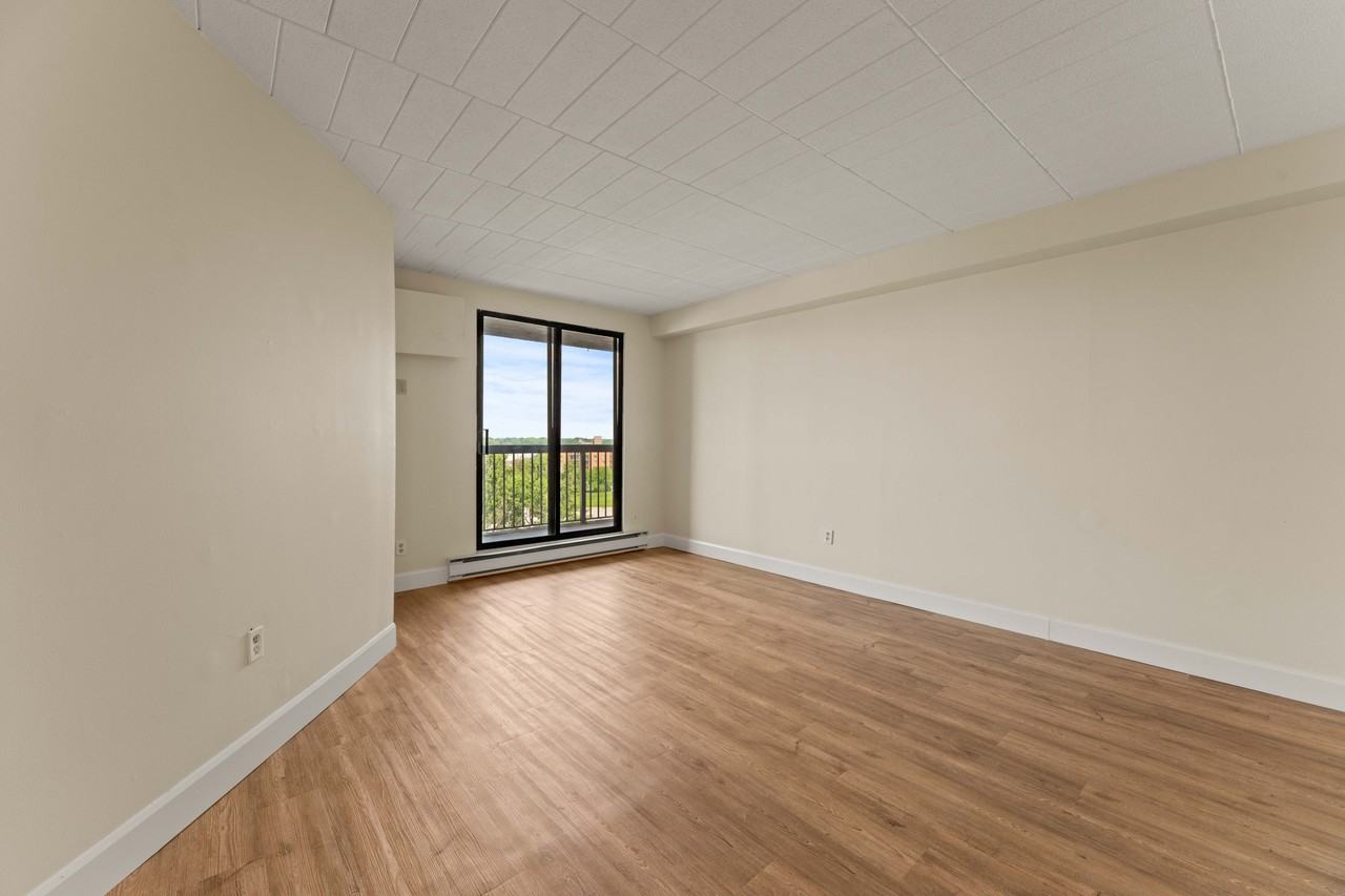 Lauzon Tower Apartments - Photo 6 of 25