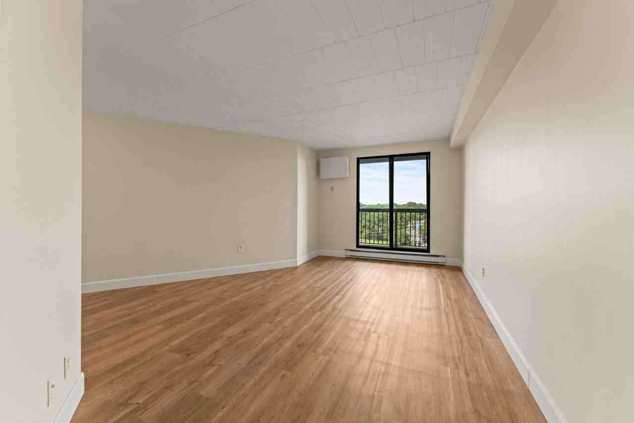 Lauzon Tower Apartments - Photo 7 of 25