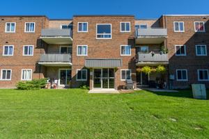 featured image of 811 811, 817, 835 & 849 Devine Street