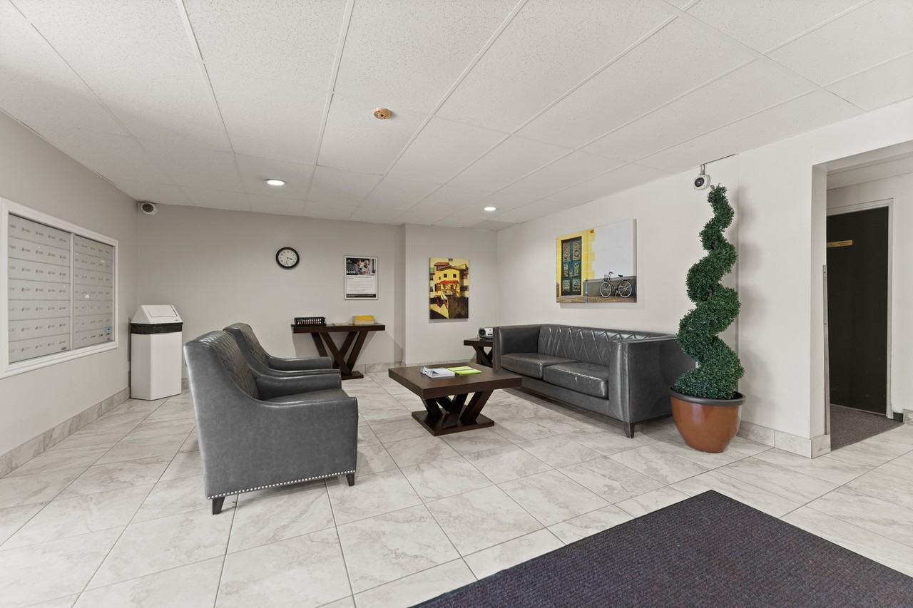 Marine Court Apartments - Photo 5 of 22