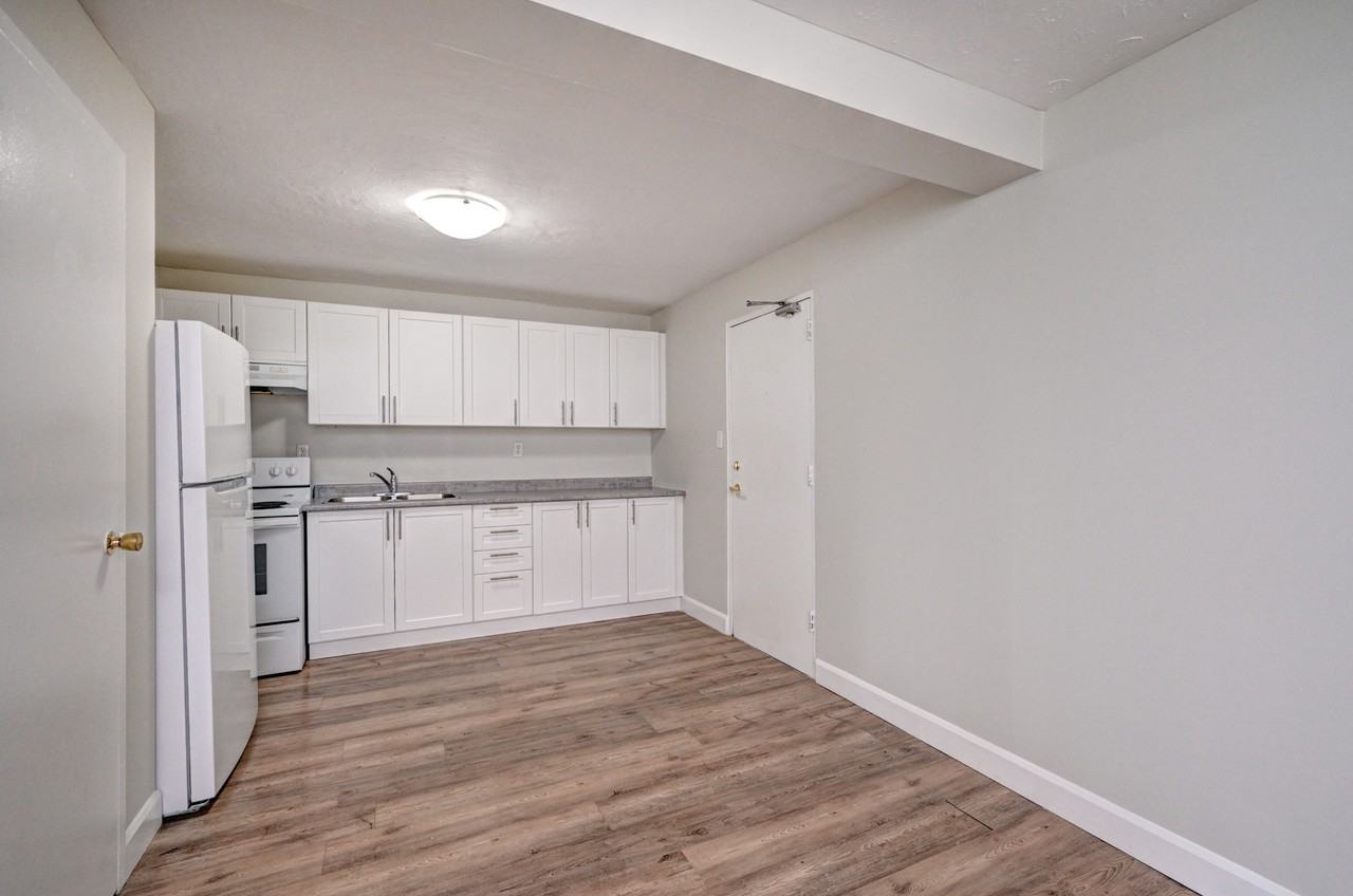 Hillcrest Apartments - Photo 7 of 23