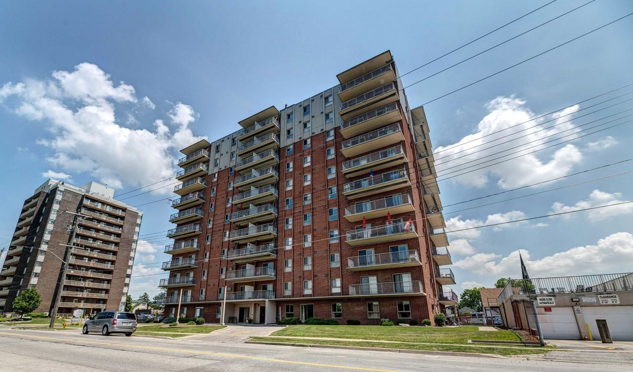 Derby Lane Apartments - Photo 3 of 26