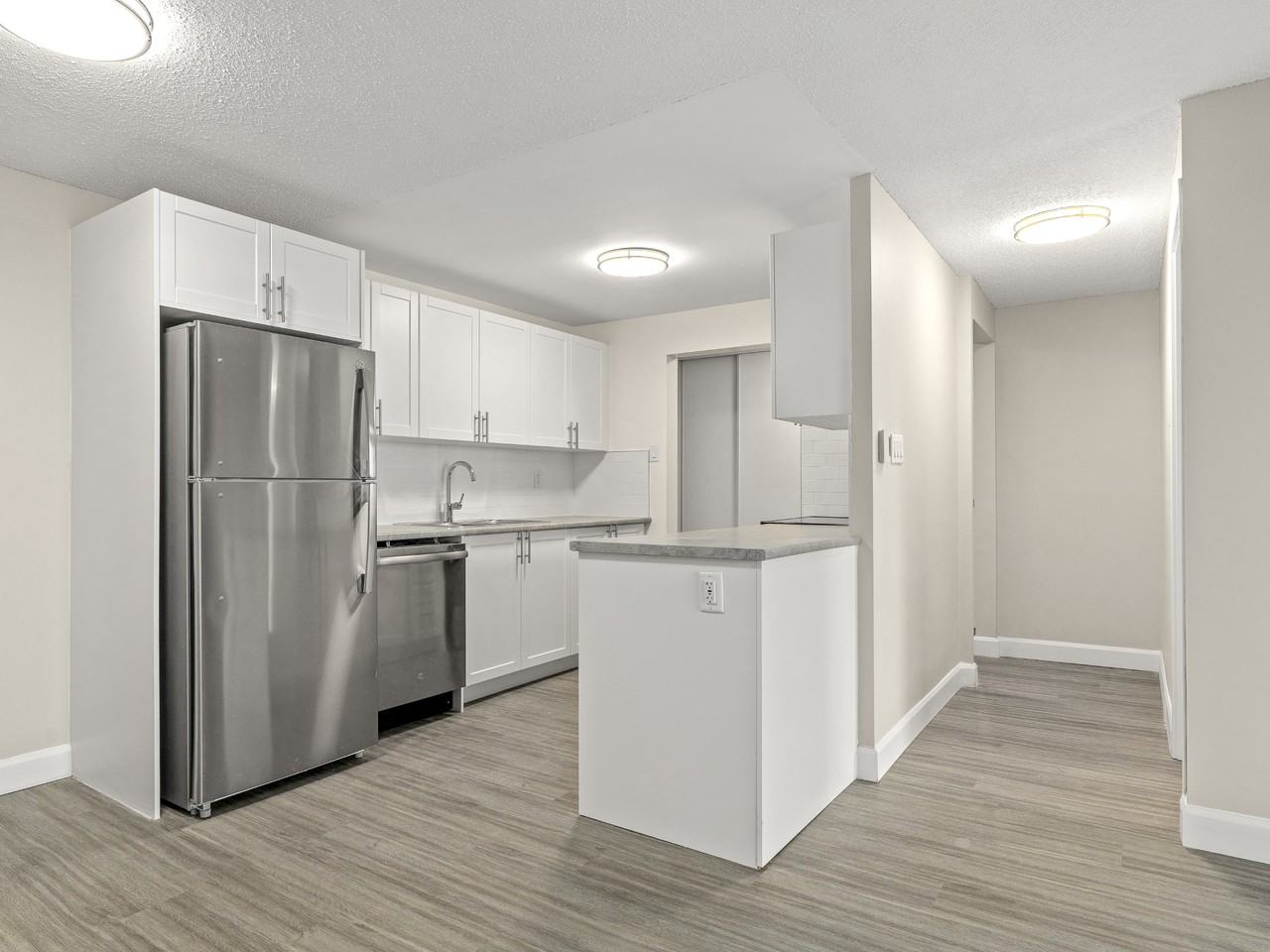 Derby Lane Apartments - Photo 4 of 26