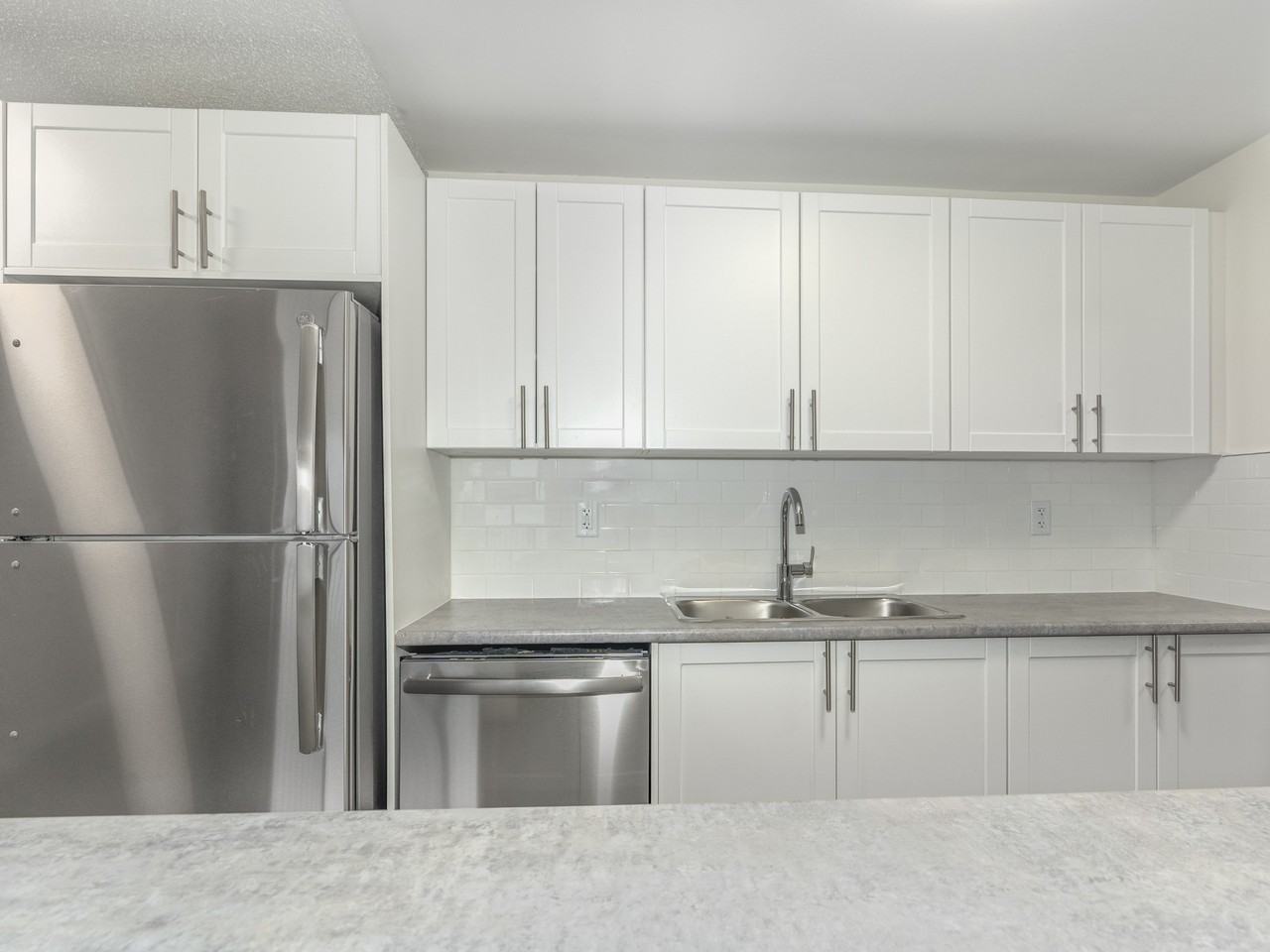 Derby Lane Apartments - Photo 7 of 25