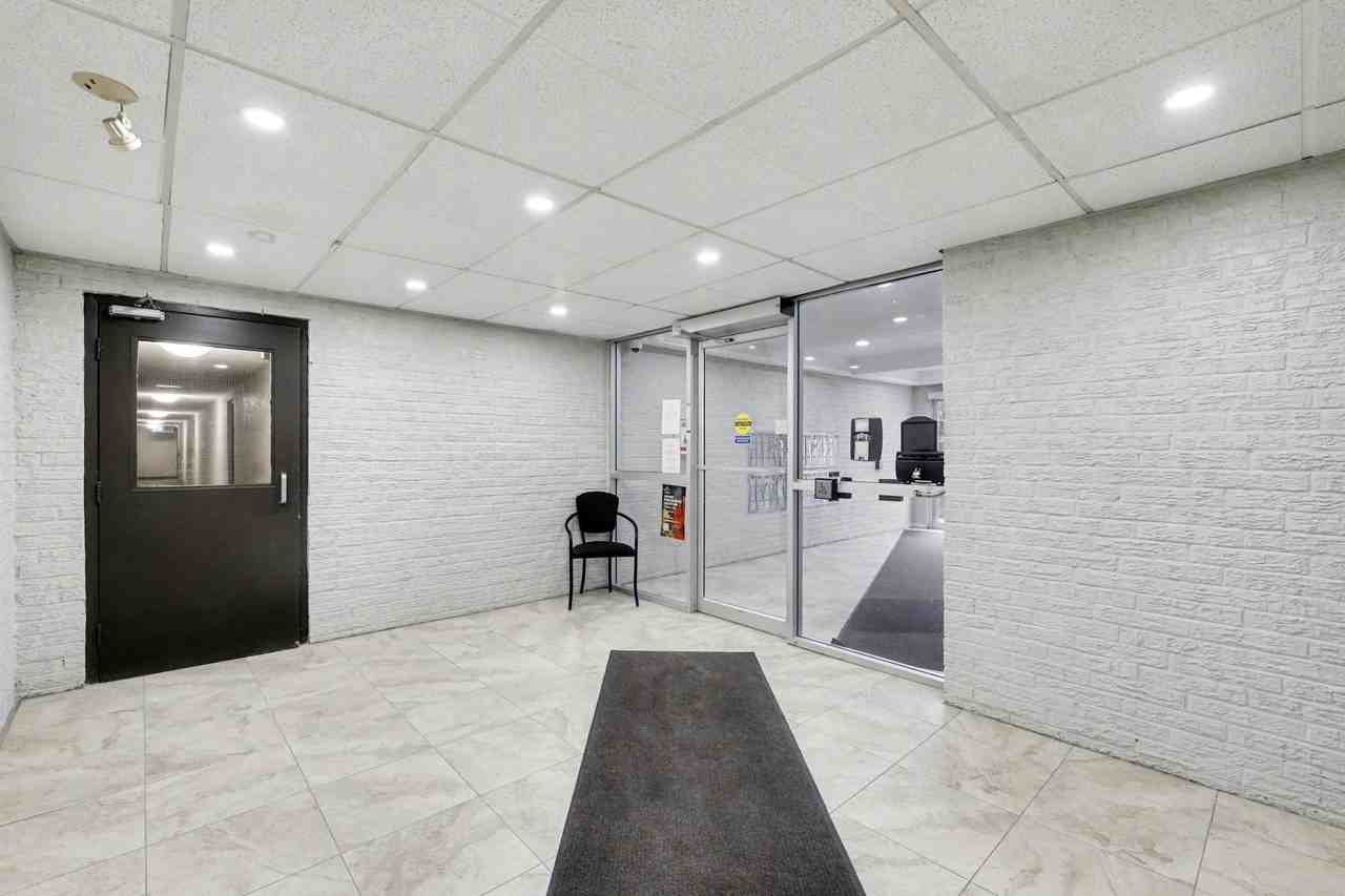 Elgin Woods Apartments - Photo 3 of 21