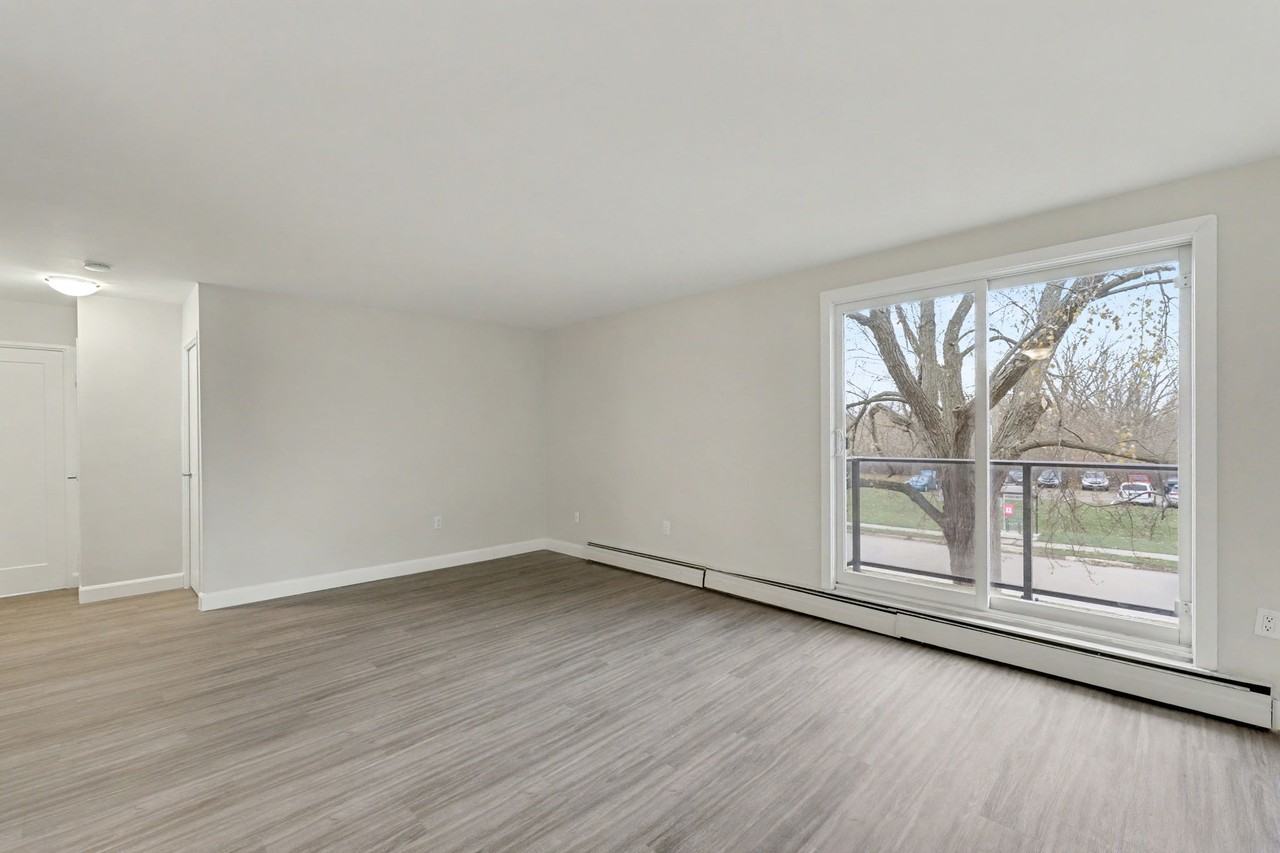 Elgin Woods Apartments - Photo 5 of 21