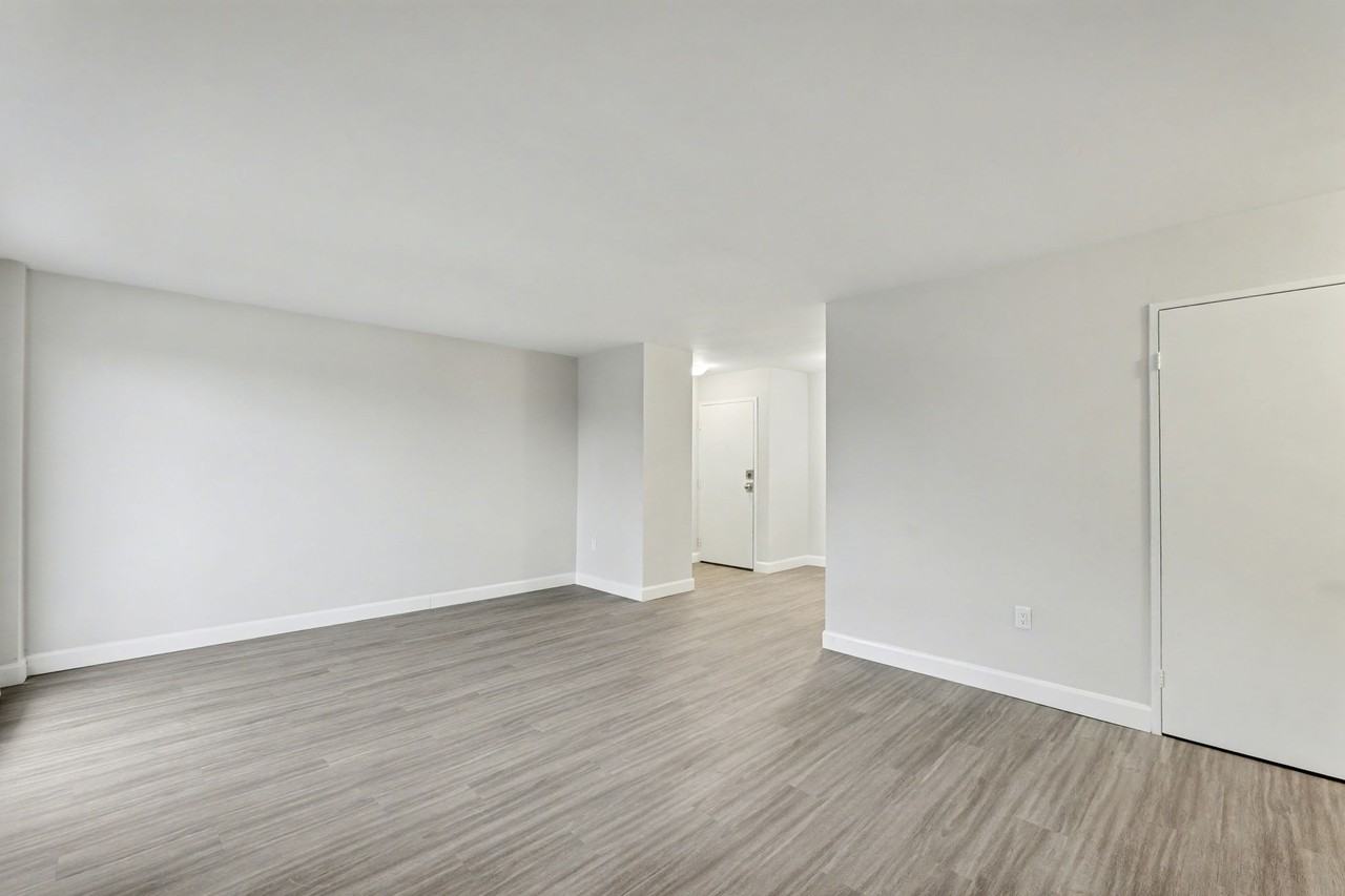 Elgin Woods Apartments - Photo 6 of 21