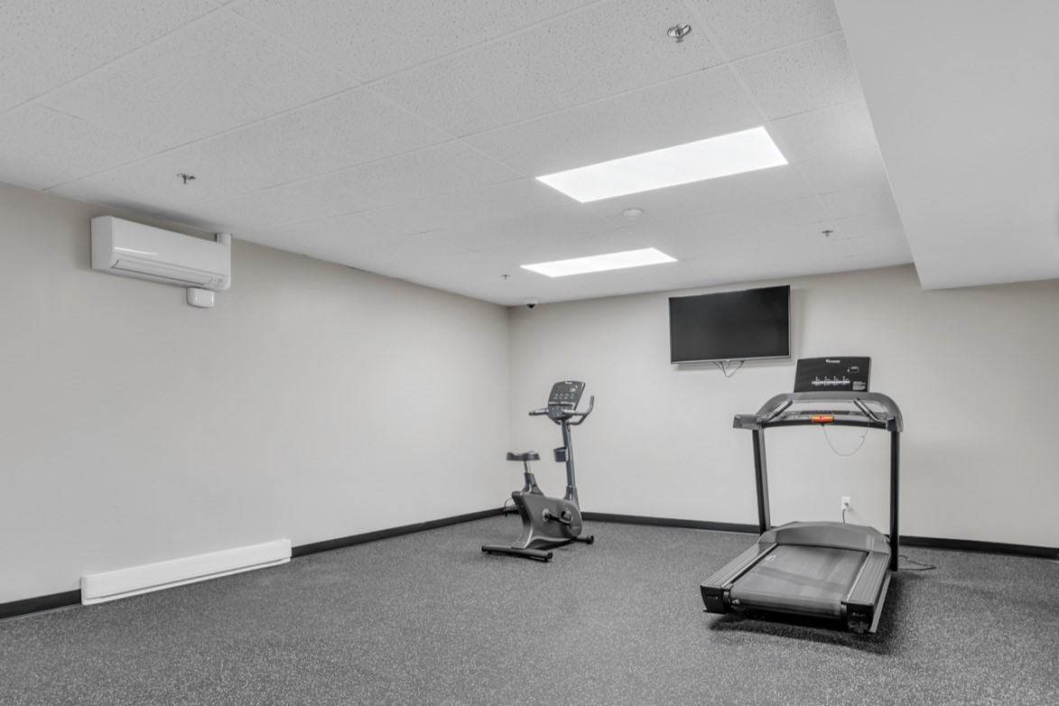 Frontenac Arms Apartments - Photo 5 of 22