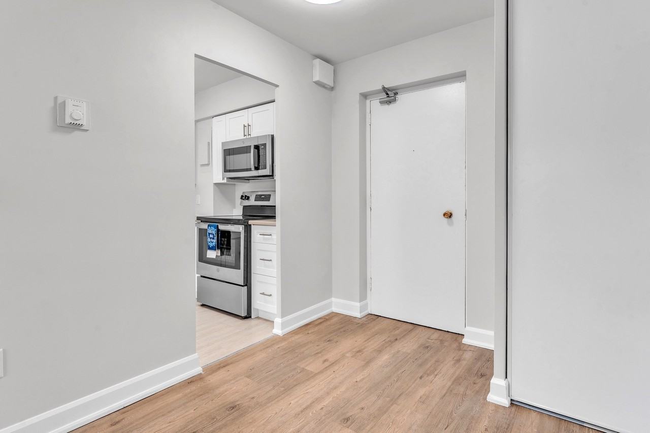 Frontenac Arms Apartments - Photo 7 of 22