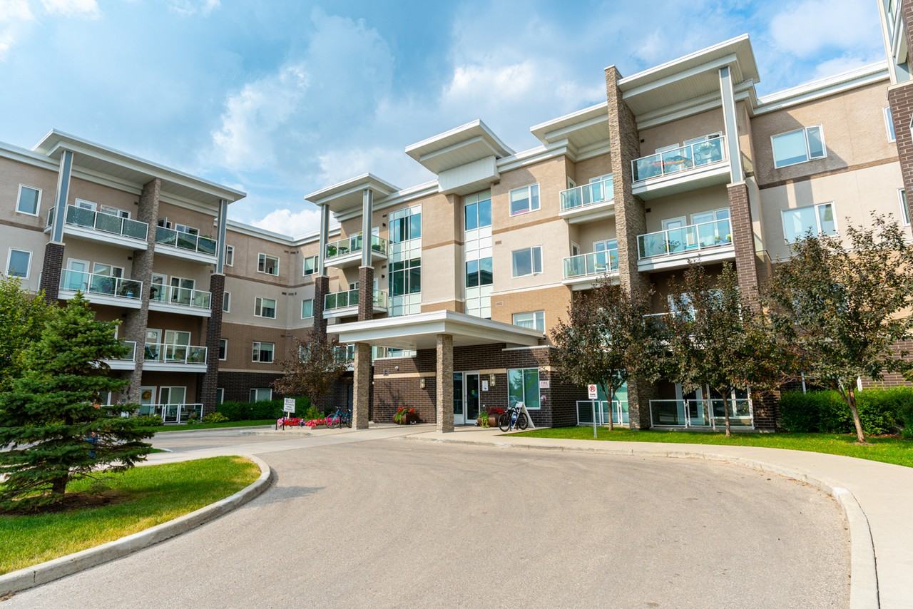 Lady Joyce Apartments - Photo 4 of 25