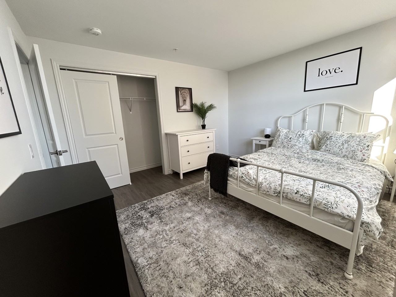 Marlborough Manor - Photo 7 of 27