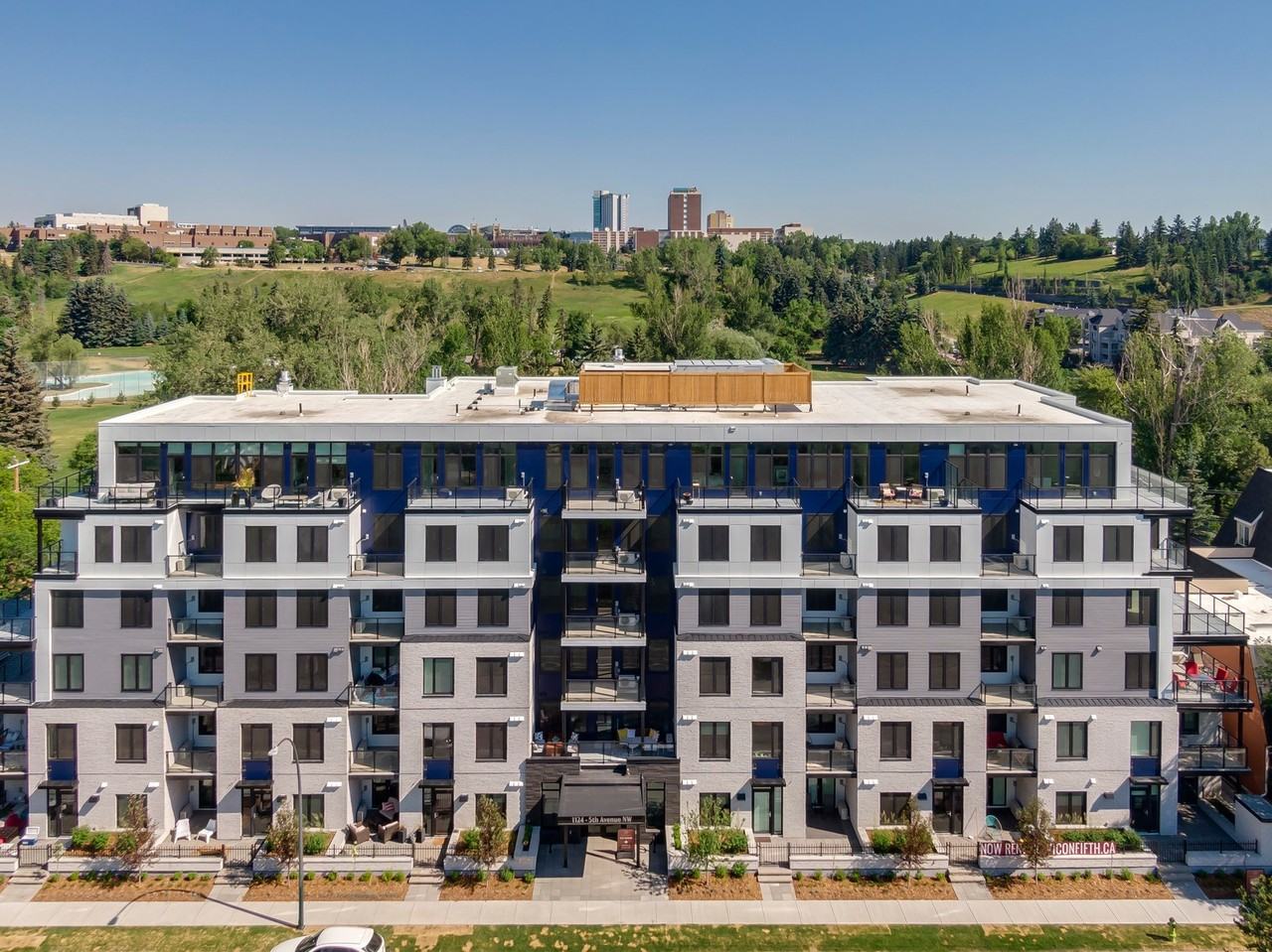 Vic on Fifth - Photo 2 of 32