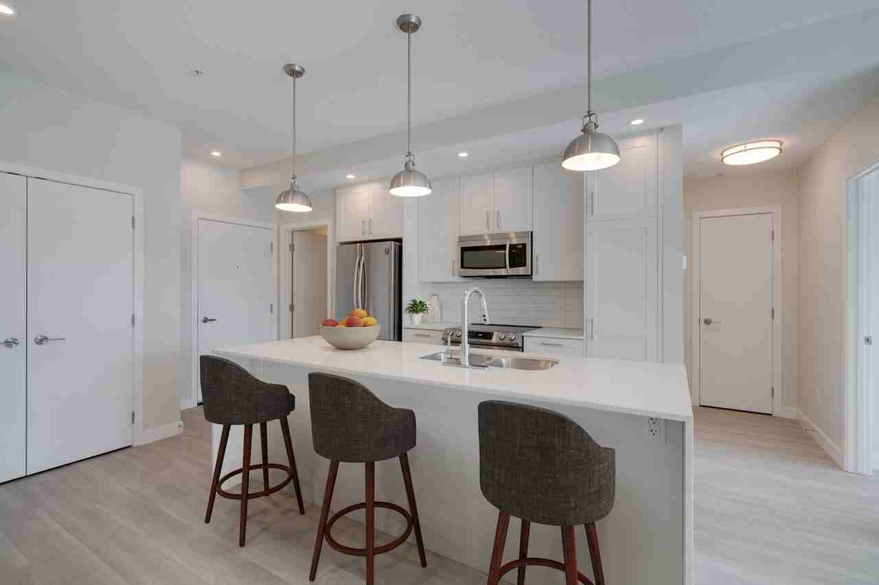 Vic on Fifth - Photo 4 of 29