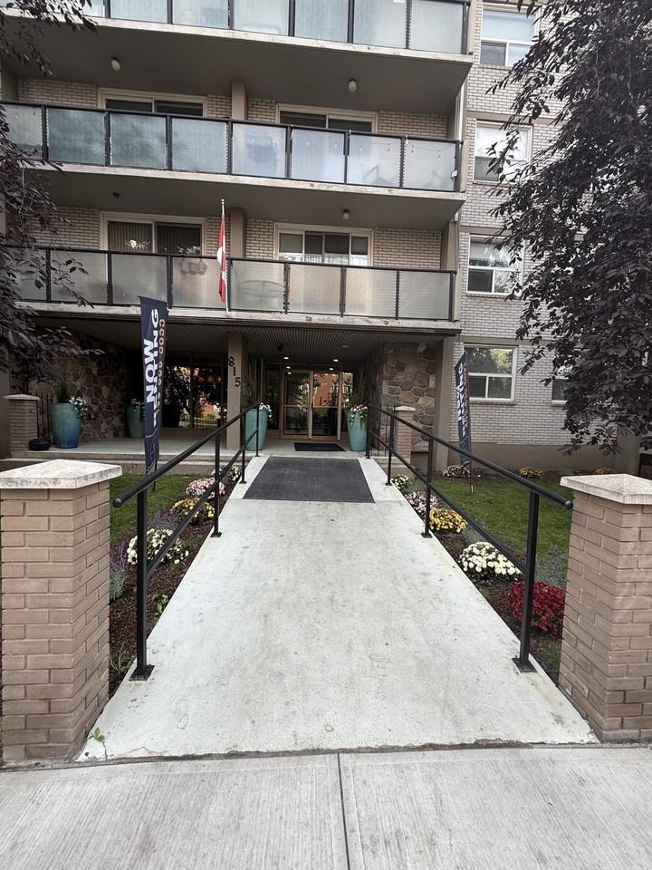 Granada Apartments - Photo 4 of 34