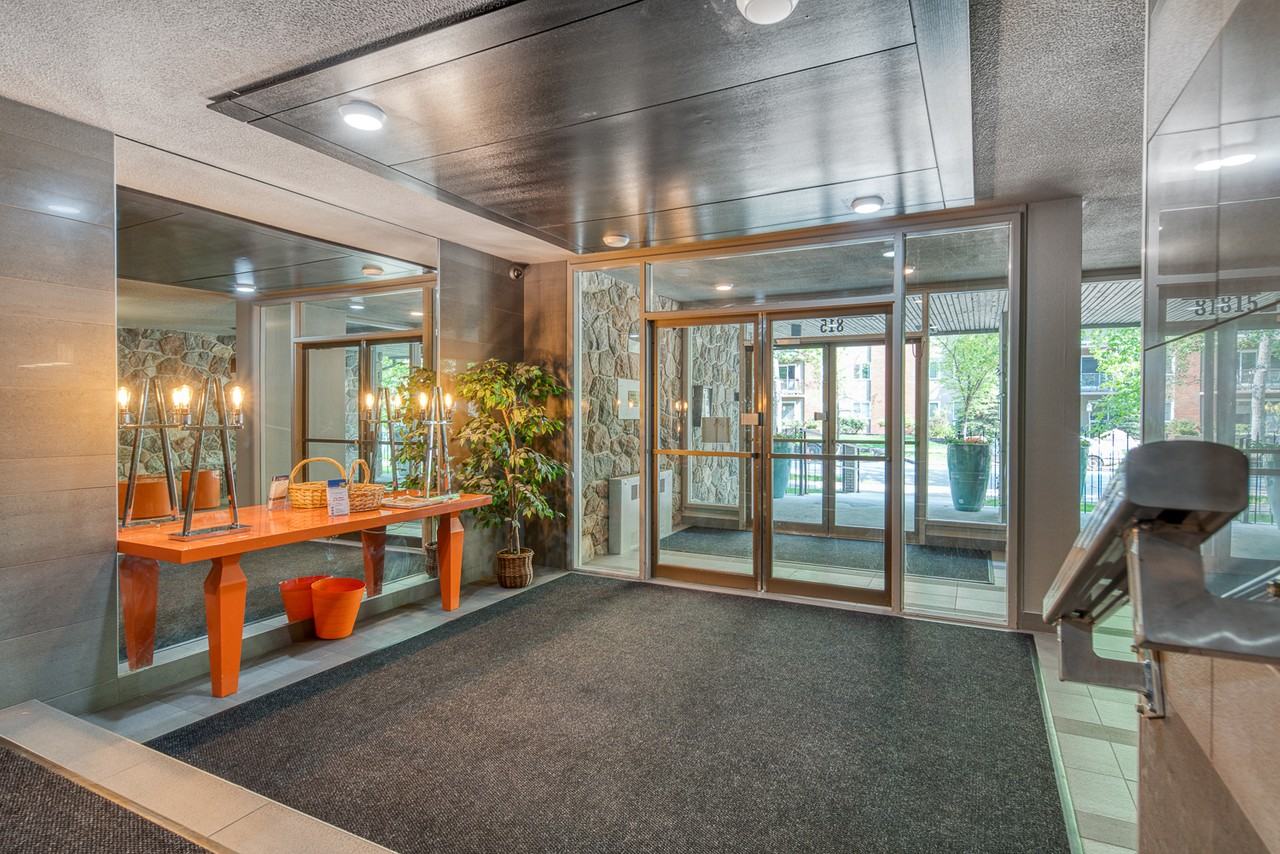 Granada Apartments - Photo 5 of 34