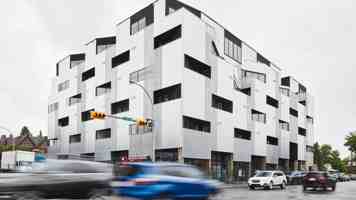 featured image of 2240 33 Ave Sw