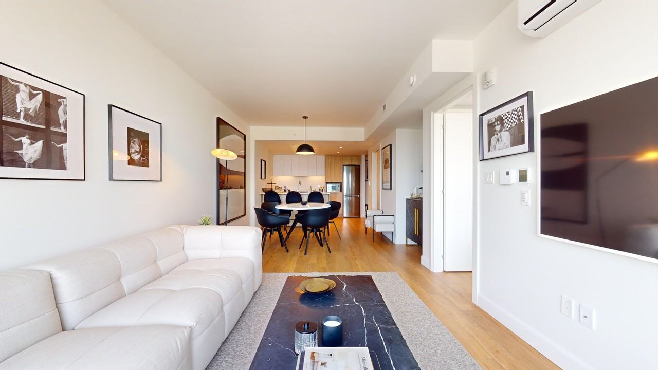 880 Av Carson — photo 1