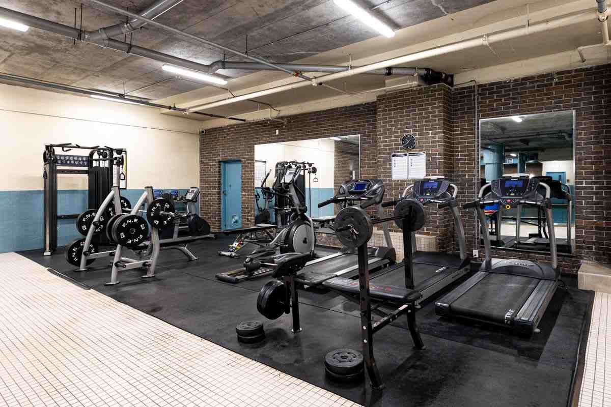 The 2250 Guy Apartments - Photo 7 of 14